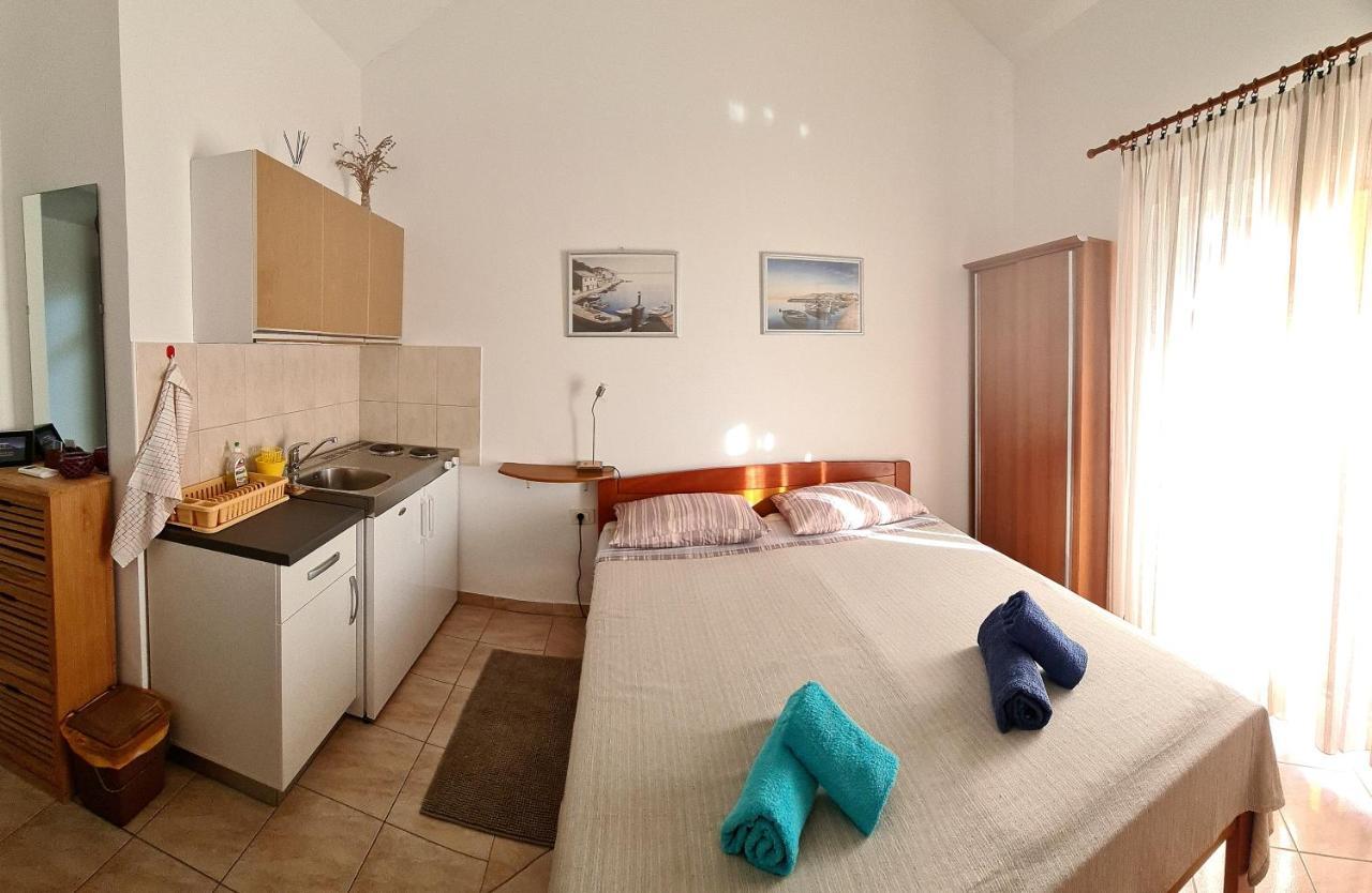 Studio Apartman Stara Baška Exterior foto