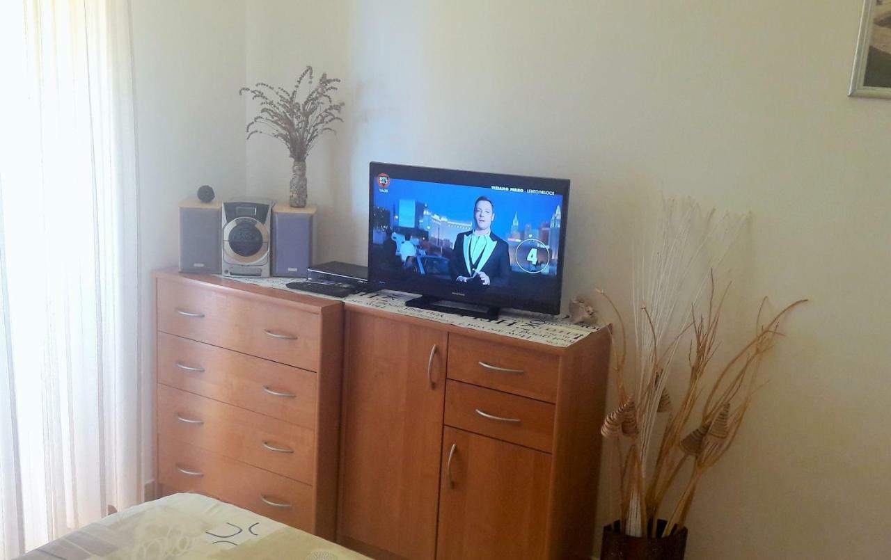 Studio Apartman Stara Baška Exterior foto