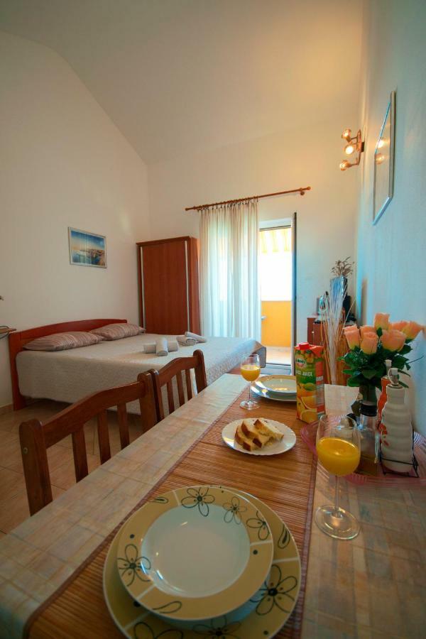 Studio Apartman Stara Baška Exterior foto